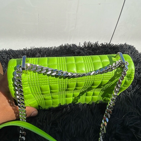 BURBERRY Small Lola Shoulder Chain Bag green - Picture 9 of 12
